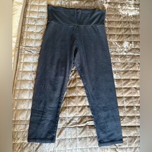 No Boundaries Black Capri Leggings – Size M (7–9)